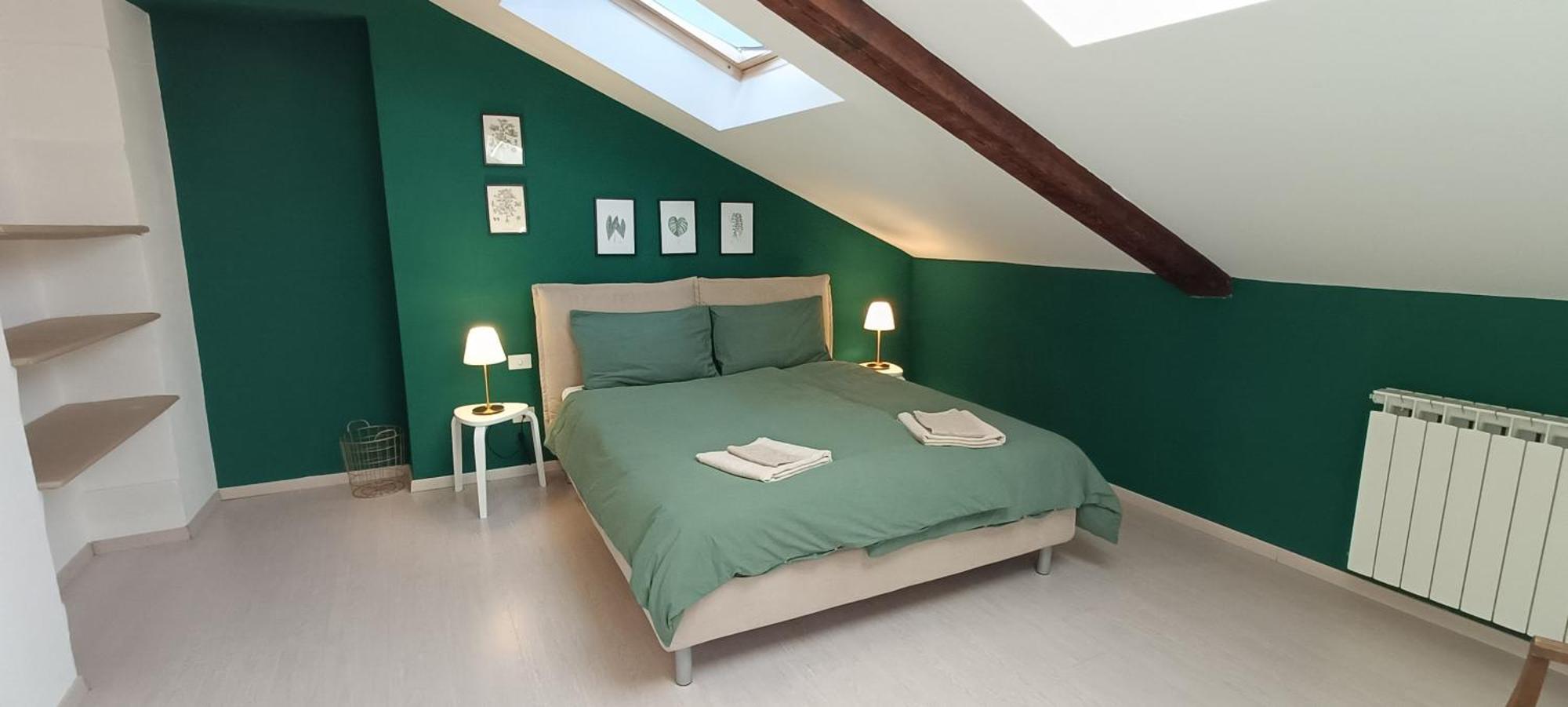 Centro Storico-Mansarda Verde Con Terrazzino E A/C Asti Luaran gambar